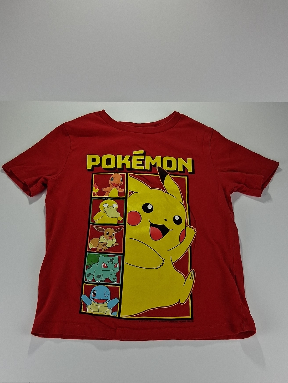 Boys Old Navy Red Size Medium (8) Pokémon Graphic Tee Shirt with Yellow Pikachu